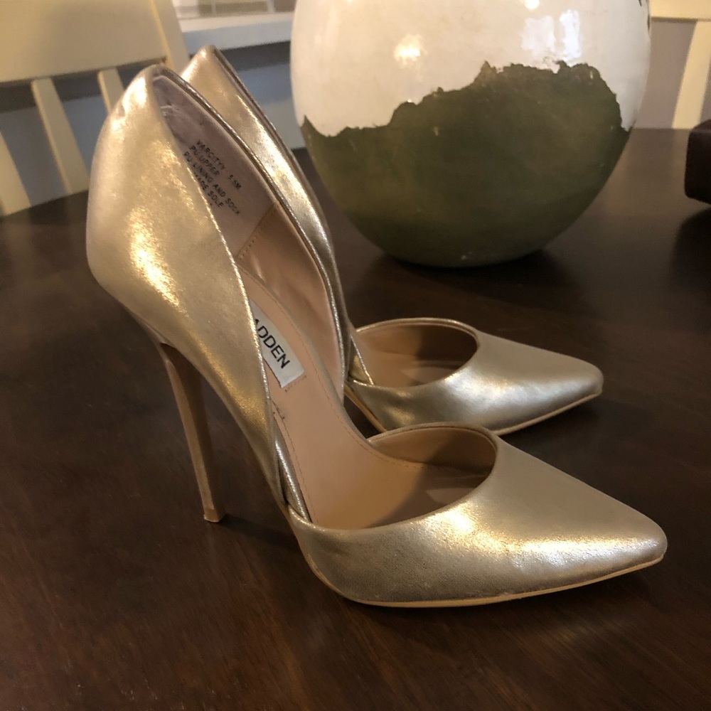 Steve Madden gold metallic pumps